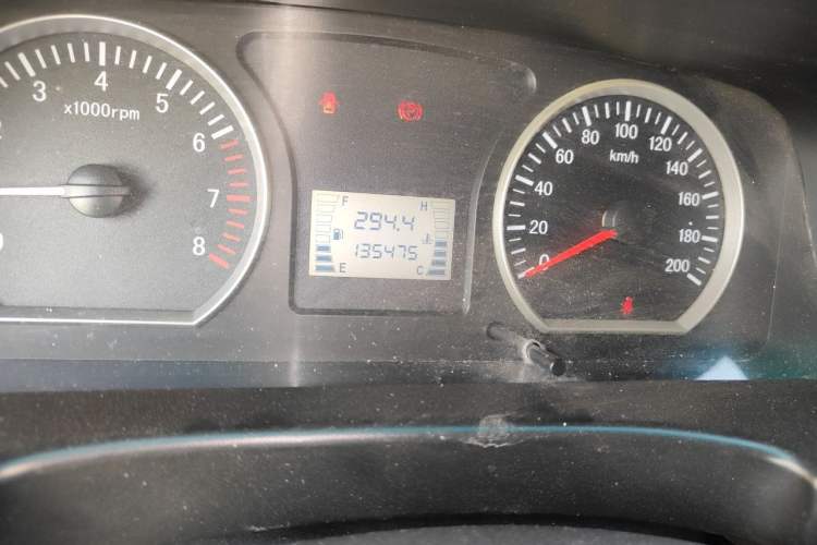 Used FORTHING Lingzhi 2018 M3 1.5L 5-Seat Base Model Odometer Close Up