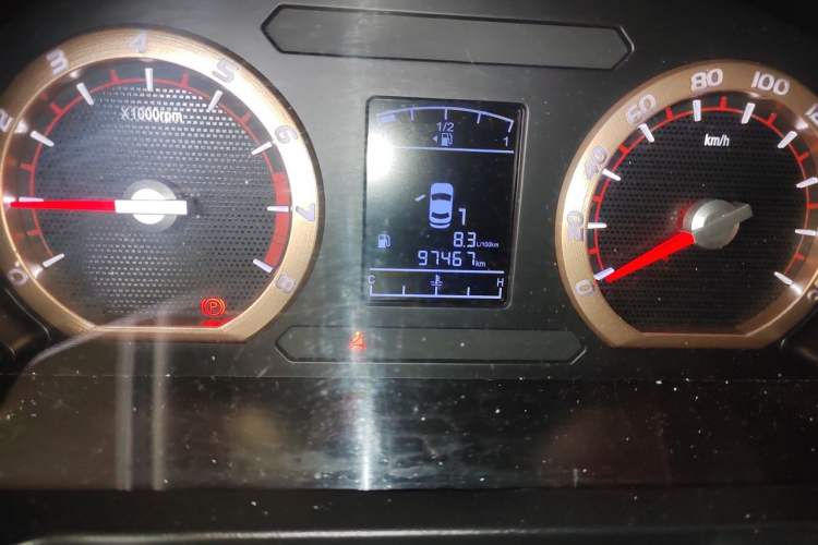 Used FORTHING Lingzhi 2018 M5L 1.6L 7-Seater Luxury Model Odometer Close Up