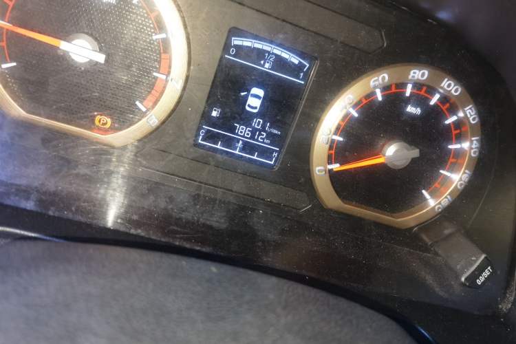 Used FORTHING Lingzhi 2018 M5L 1.6L 7-Seater Luxury Model Odometer Close Up