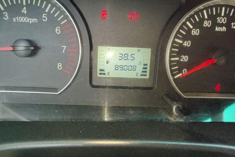 Used FORTHING Lingzhi 2018 M3 1.5L 5-Seat Base Model Odometer Close Up