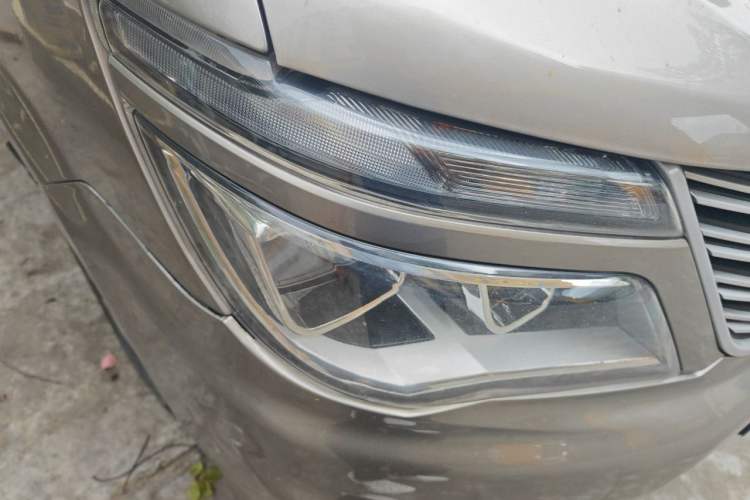Used FORTHING Lingzhi 2018 M5L 1.6L 7-Seater Luxury Model Right Front Headlight