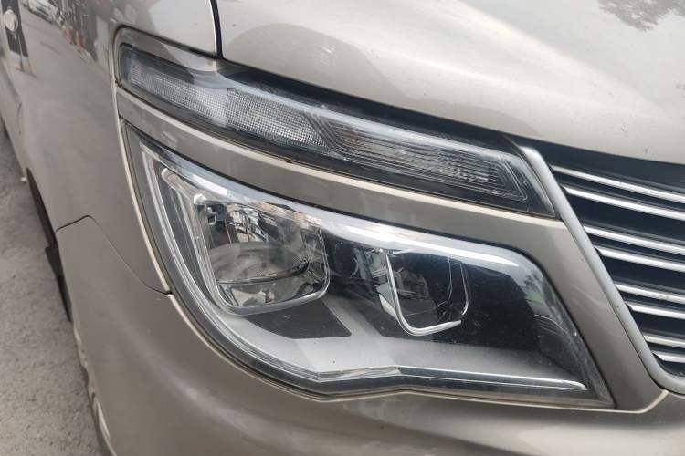 Used FORTHING Lingzhi 2018 M5L 1.6L 7-Seater Comfort Model Right Front Headlight