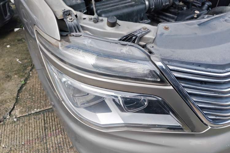 Used FORTHING Lingzhi 2018 M5L 1.6L 7-Seater Luxury Model Right Front Headlight
