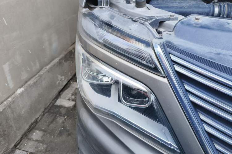 Used FORTHING Lingzhi 2018 M5L 1.6L 7-Seater Luxury Model Right Front Headlight