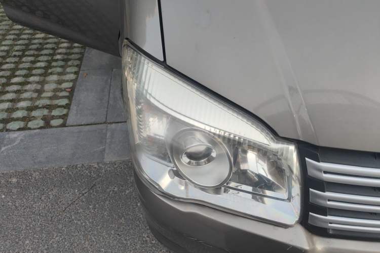 Used FORTHING Lingzhi 2018 M3 1.5L 5-Seat Base Model Right Front Headlight