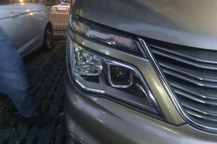 Used FORTHING Lingzhi 2018 M5L 1.6L 7-Seater Luxury Model Right Front Headlight