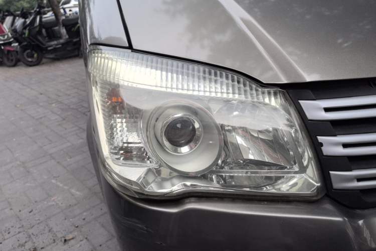Used FORTHING Lingzhi 2018 M3 1.5L 5-Seat Base Model Right Front Headlight