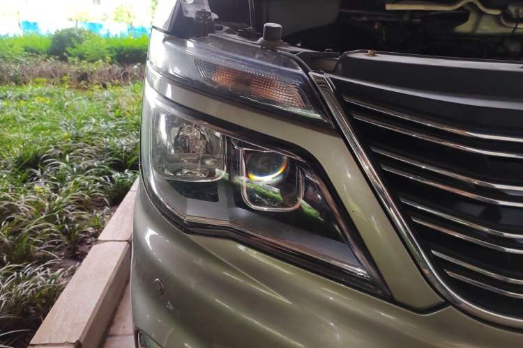 Used FORTHING Lingzhi 2018 M5L 1.6L 7-Seater Luxury Model Right Front Headlight