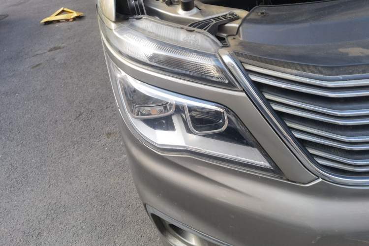 Used FORTHING Lingzhi 2018 M5L 1.6L 7-Seater Luxury Model Right Front Headlight