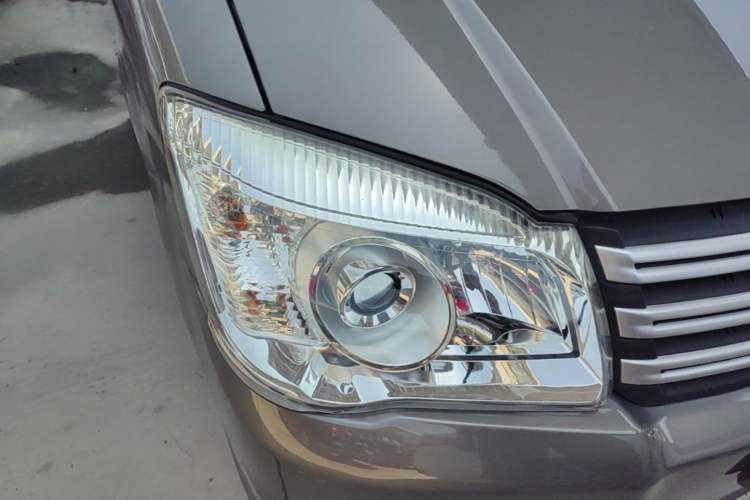 Used FORTHING Lingzhi 2018 M3 1.5L 5-Seat Base Model Right Front Headlight