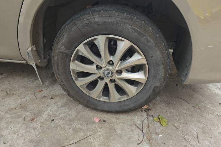 Used FORTHING Lingzhi 2018 M5L 1.6L 7-Seater Luxury Model Right Front Wheel Hub