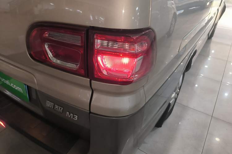 Used FORTHING Lingzhi 2018 M3 1.6L 7-Seater Comfort Model Right Rear Taillight