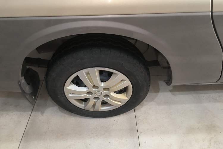 Used FORTHING Lingzhi 2018 M3 1.6L 7-Seater Comfort Model Right Rear Wheel Hub