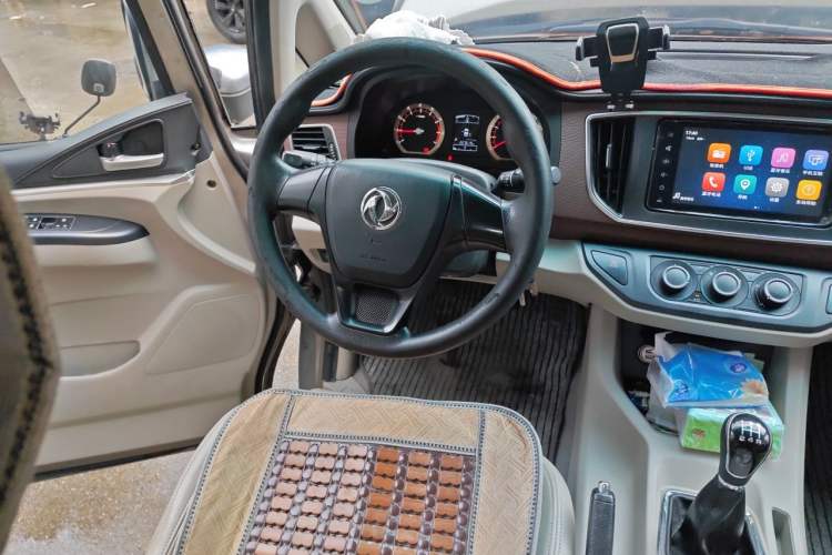 Used FORTHING Lingzhi 2018 M5L 1.6L 7-Seater Luxury Model Steering Wheel