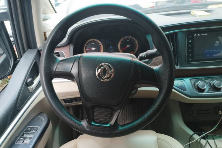 Used FORTHING Lingzhi 2018 M5L 1.6L 7-Seater Luxury Model Steering Wheel