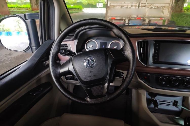 Used FORTHING Lingzhi 2018 M5L 1.6L 7-Seater Luxury Model Steering Wheel