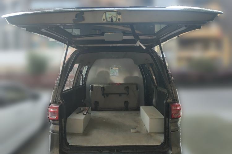 Used FORTHING Lingzhi 2018 M3 1.5L 5-Seat Base Model Trunk