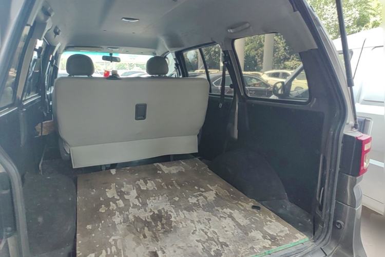 Used FORTHING Lingzhi 2018 M3 1.5L 5-Seat Base Model Trunk
