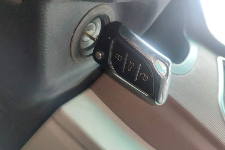 Used FORTHING Lingzhi 2018 M5L 1.6L 7-Seater Comfort Model Vehicle Key
