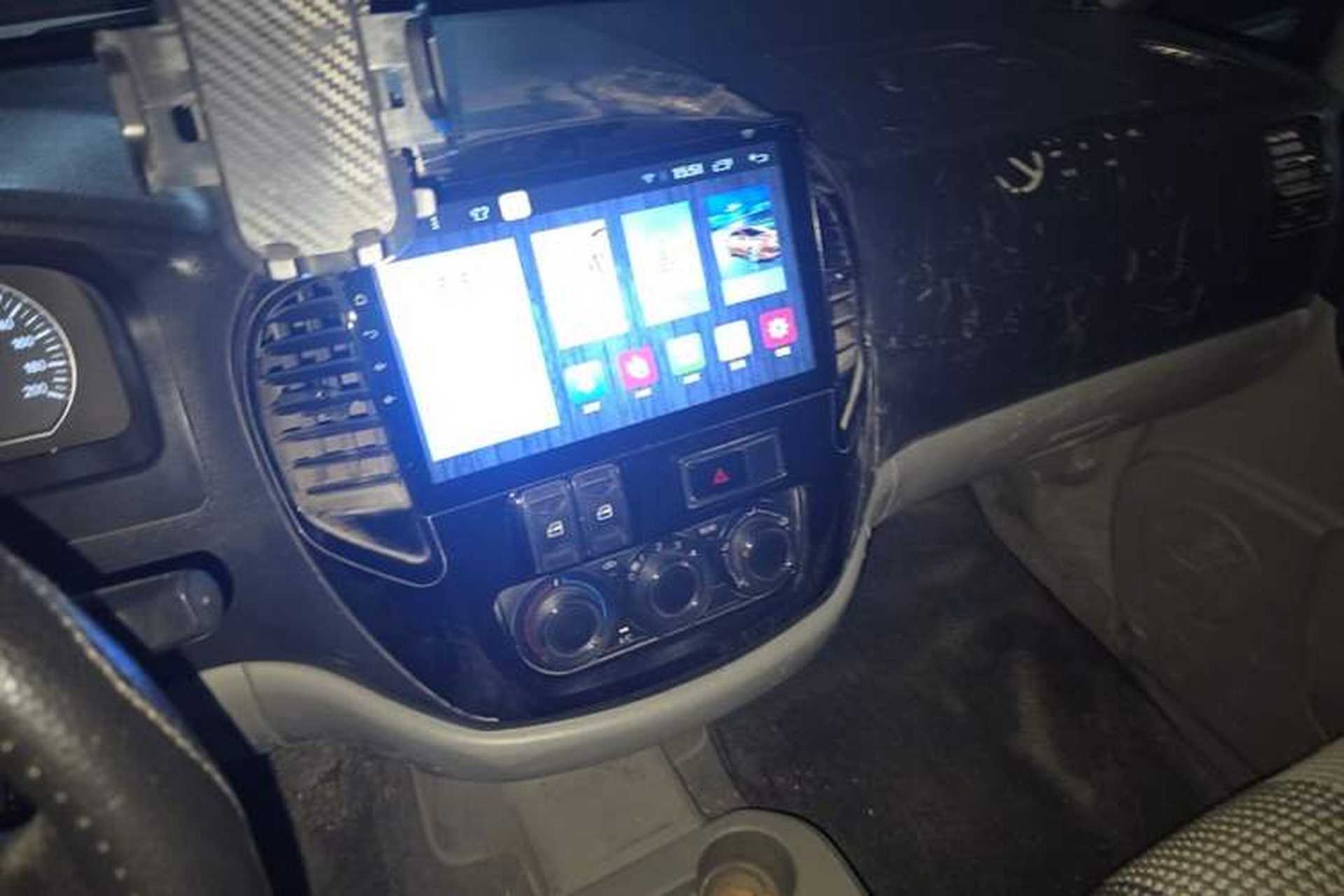 Used FORTHING Lingzhi 2018 M3 1.6L 7-Seater Comfort Model Audio And AC Panel