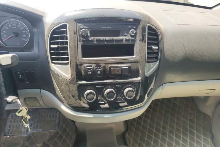 Used FORTHING Lingzhi 2018 M3L 1.6L 7-Seater Comfort Model Audio And AC Panel