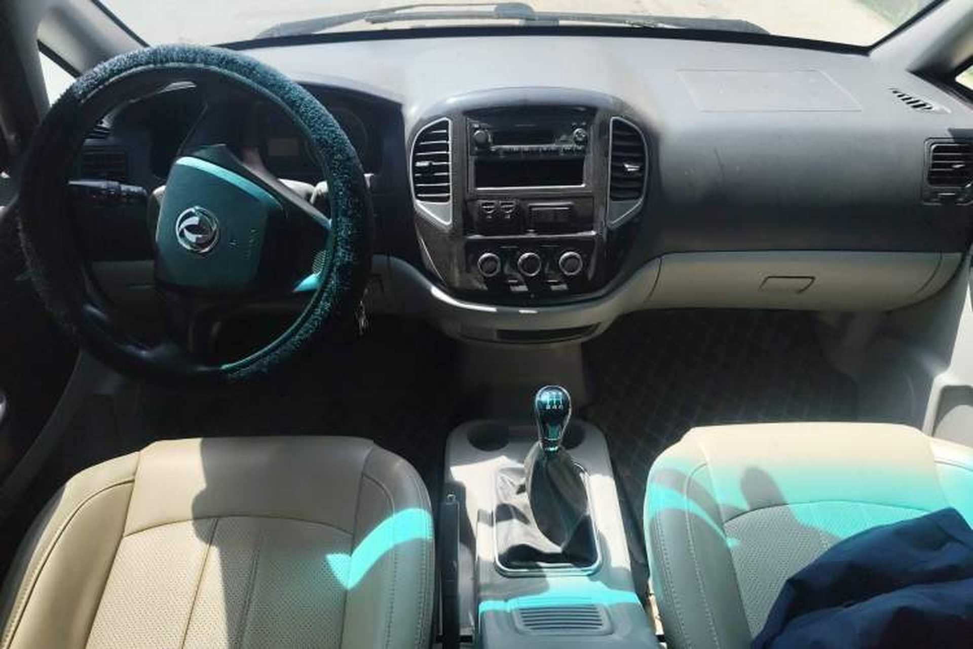 Used FORTHING Lingzhi 2018 M3L 1.6L 7-Seater Comfort Model Center Console