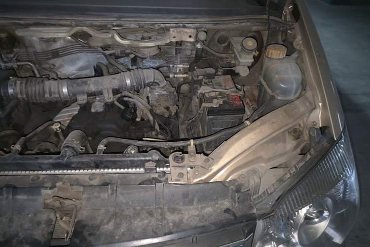 Used FORTHING Lingzhi 2018 M3 1.6L 7-Seater Comfort Model Engine Bay Left