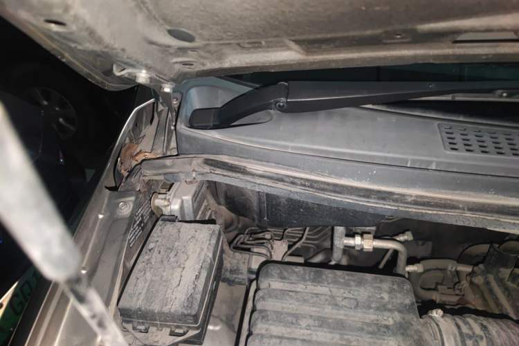 Used FORTHING Lingzhi 2018 M5L 1.6L 7-Seater Luxury Model Engine Bay Right