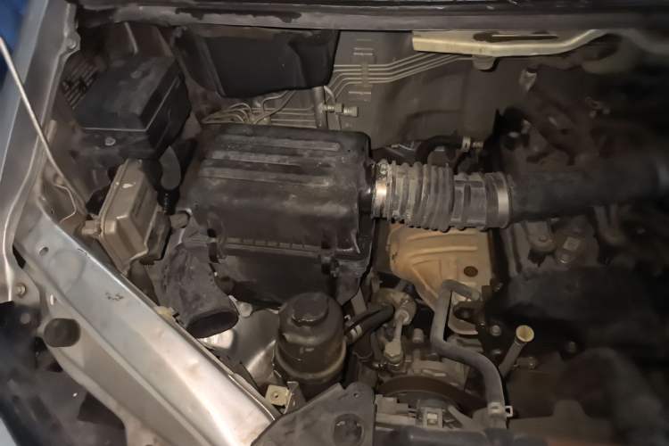 Used FORTHING Lingzhi 2018 M3 1.5L 5-Seat Base Model Engine Bay Right