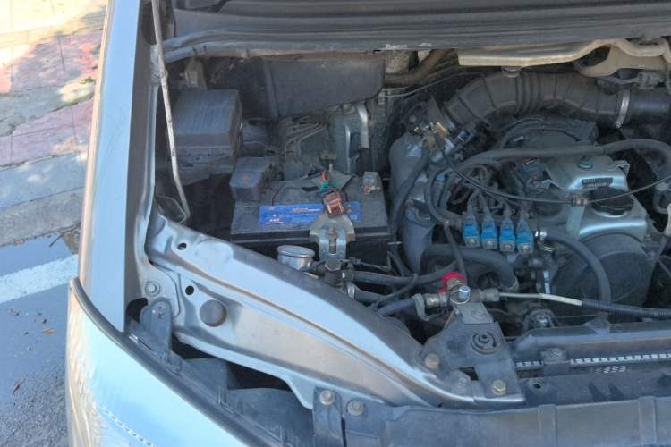 Used FORTHING Lingzhi 2018 M3 1.5L 7-Seater Standard Model Engine Bay Right
