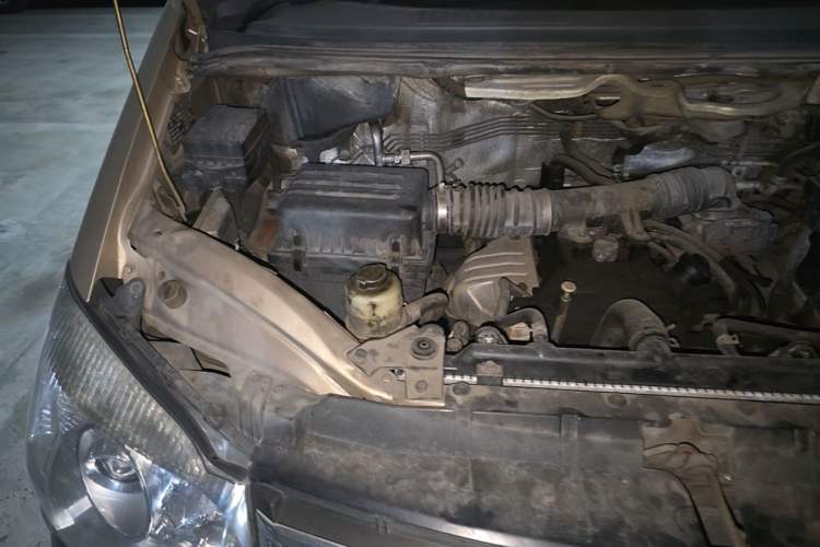 Used FORTHING Lingzhi 2018 M3 1.6L 7-Seater Comfort Model Engine Bay Right