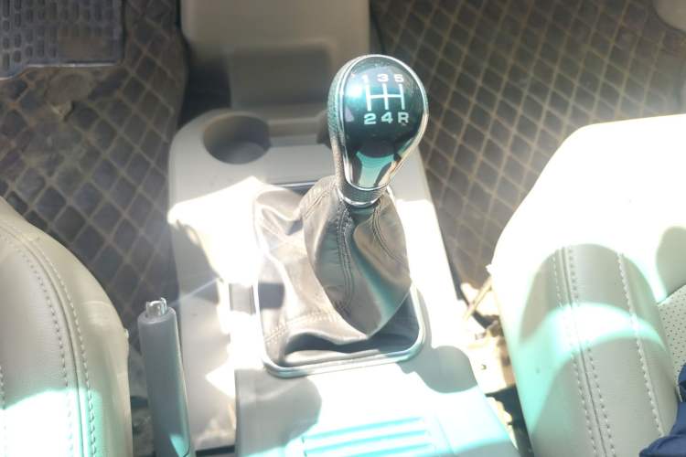 Used FORTHING Lingzhi 2018 M3L 1.6L 7-Seater Comfort Model Gear Lever