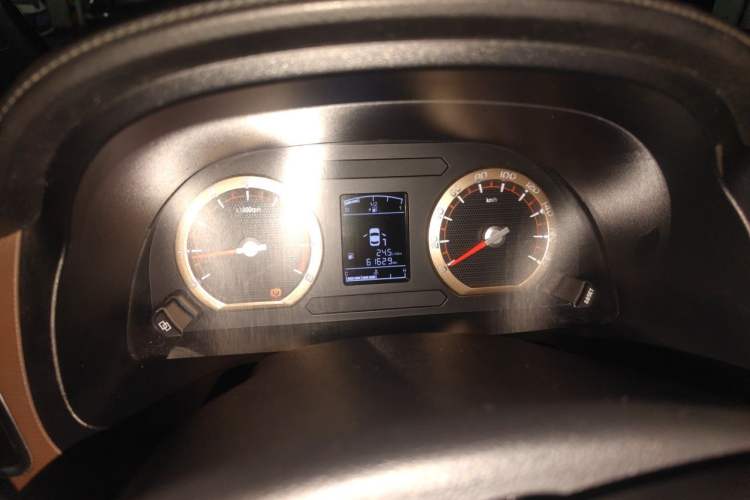 Used FORTHING Lingzhi 2018 M5L 1.6L 7-Seater Luxury Model Instrument Cluster