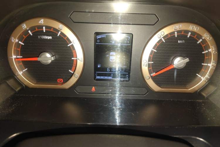 Used FORTHING Lingzhi 2018 M5L 1.6L 7-Seater Luxury Model Odometer Close Up