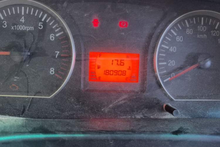 Used FORTHING Lingzhi 2018 M3 1.5L 7-Seater Standard Model Odometer Close Up