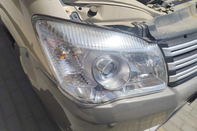 Used FORTHING Lingzhi 2018 M3L 1.6L 7-Seater Comfort Model Right Front Headlight