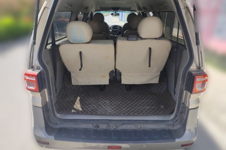 Used FORTHING Lingzhi 2018 M3L 1.6L 7-Seater Comfort Model Trunk