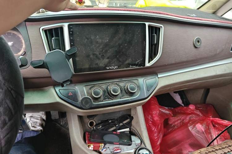 Used FORTHING Lingzhi 2018 M5L 1.6L 7-Seater Comfort Model Audio And AC Panel
