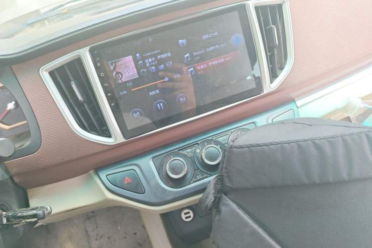 Used FORTHING Lingzhi 2018 M5L 1.6L 7-Seater Comfort Model Audio And AC Panel