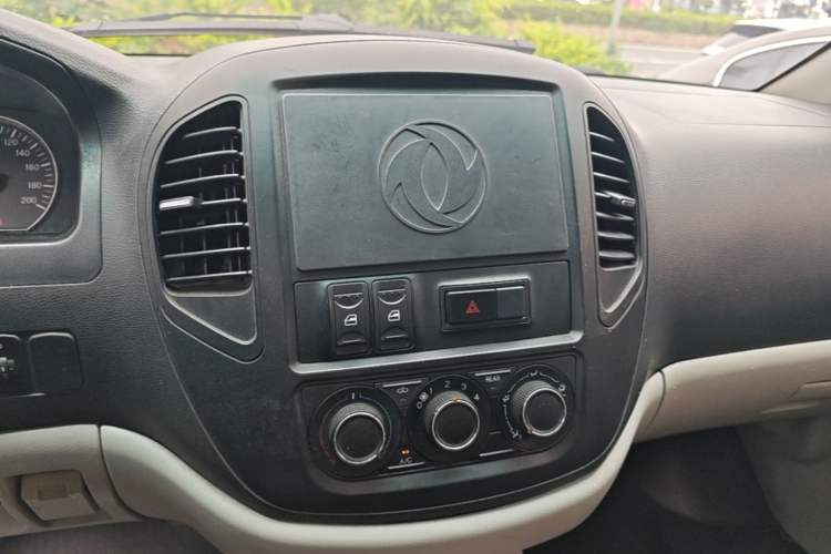 Used FORTHING Lingzhi 2018 M3 1.5L 5-Seat Base Model Audio And AC Panel