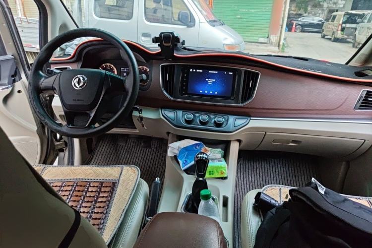 Used FORTHING Lingzhi 2018 M5L 1.6L 7-Seater Luxury Model Center Console