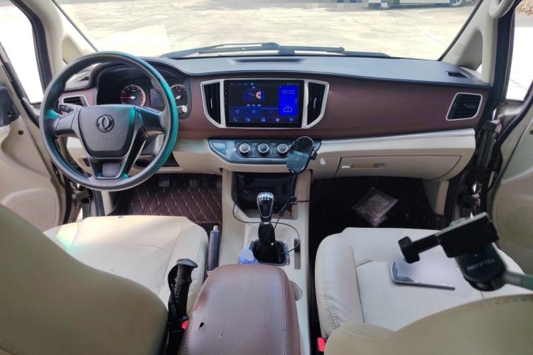 Used FORTHING Lingzhi 2018 M5L 1.6L 7-Seater Comfort Model Center Console