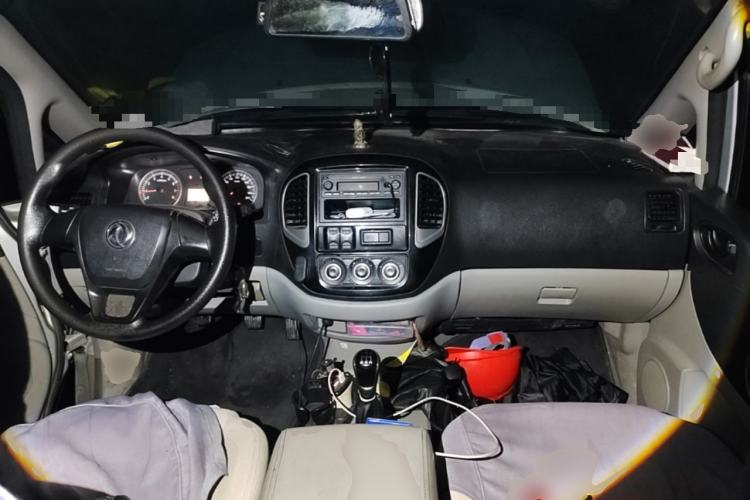Used FORTHING Lingzhi 2018 M3 1.6L 7-Seater Comfort Model Center Console
