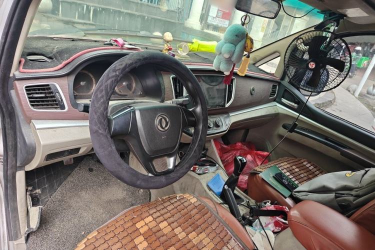 Used FORTHING Lingzhi 2018 M5L 1.6L 7-Seater Comfort Model Center Console