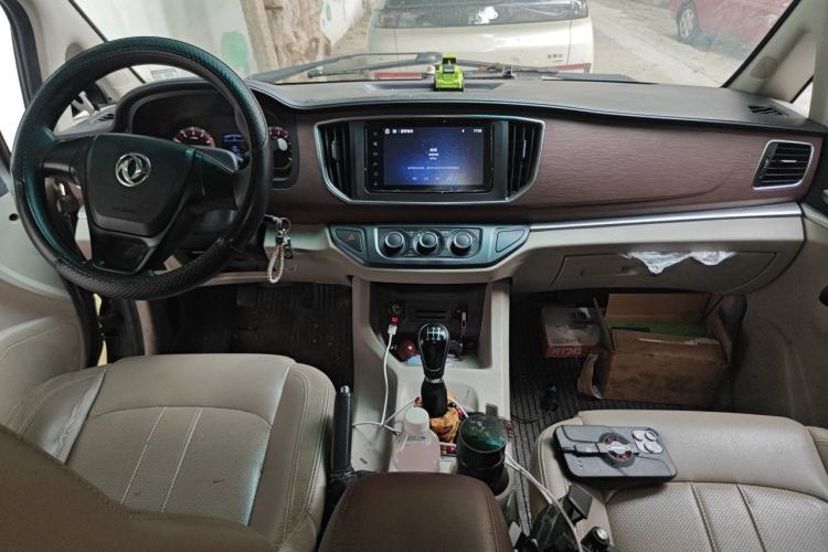 Used FORTHING Lingzhi 2018 M5L 1.6L 7-Seater Luxury Model Center Console