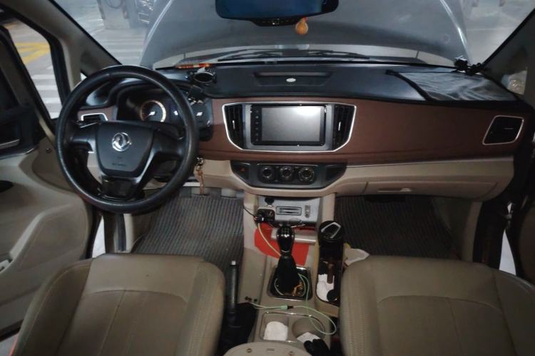 Used FORTHING Lingzhi 2018 M5L 1.6L 7-Seater Luxury Model Center Console