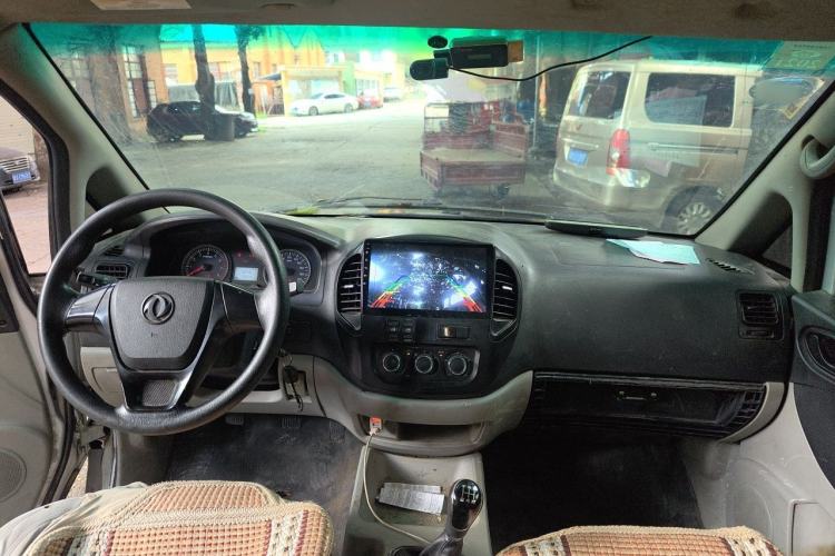 Used FORTHING Lingzhi 2018 M3 1.6L 7-Seater Comfort Model Center Console