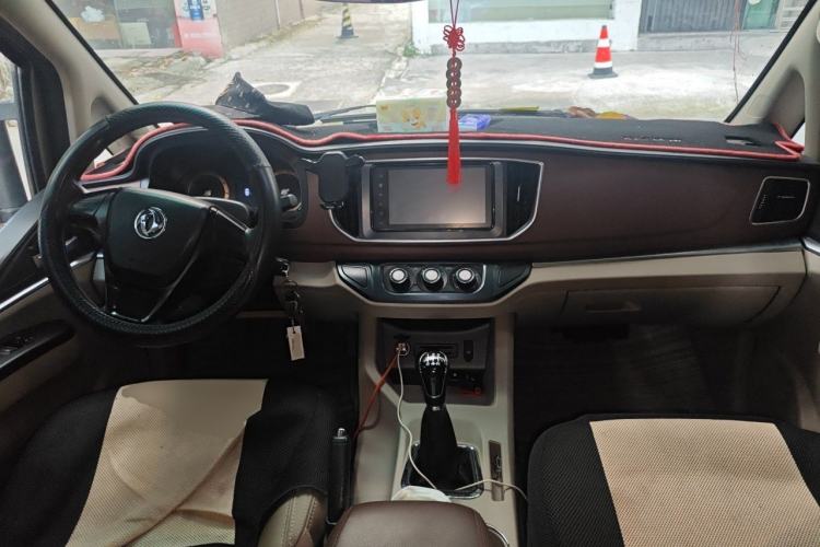 Used FORTHING Lingzhi 2018 M5L 1.6L 7-Seater Luxury Model Center Console