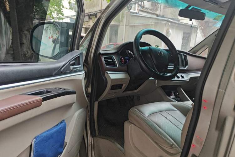 Used FORTHING Lingzhi 2018 M5L 1.6L 7-Seater Luxury Model Driver Seat