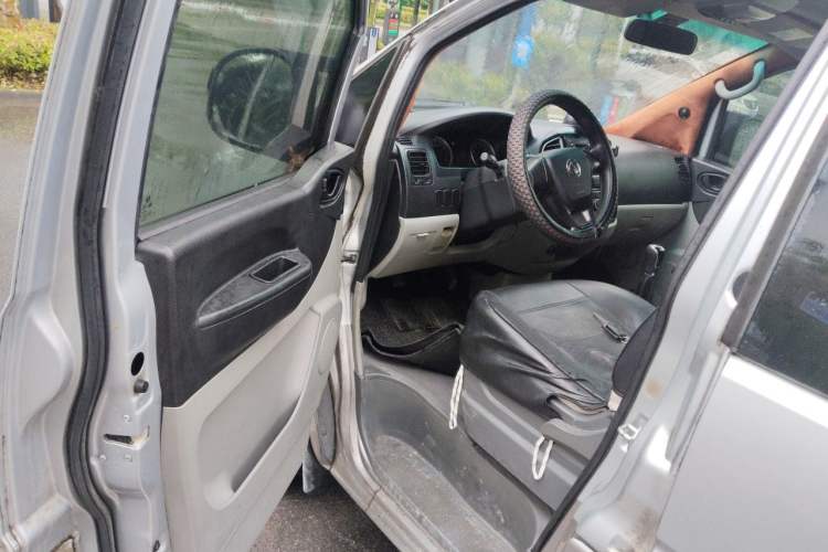 Used FORTHING Lingzhi 2018 M3L 1.6L 7-Seater Comfort Model Driver Seat